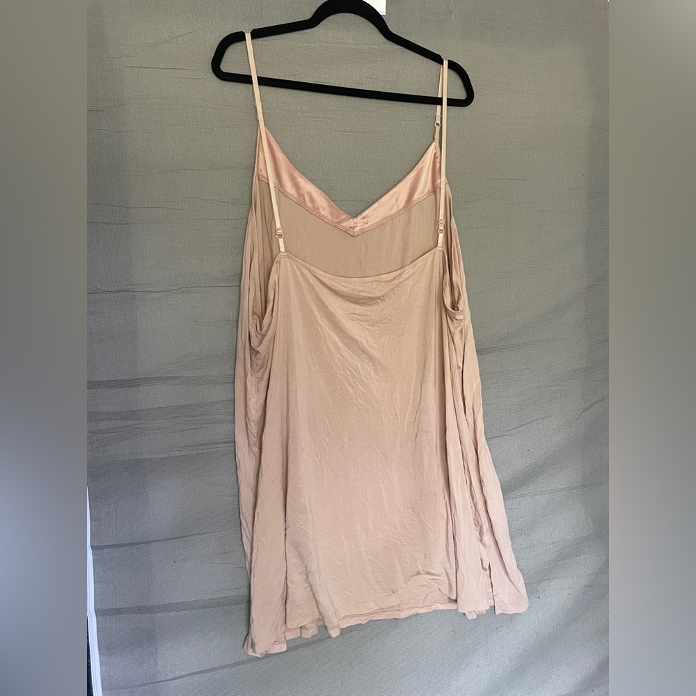 Peach V-Neck Tank - Picture 2 of 2